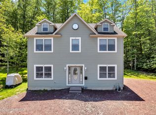 958 Arrowhead Dr, Pocono Lake, PA 18347