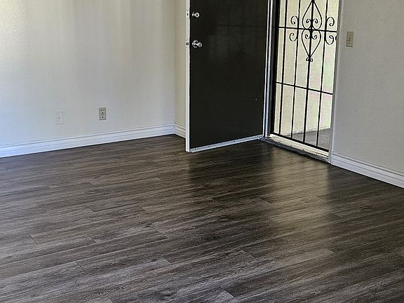 3rd image of 923 S Sunshine Ave S