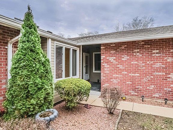 5th image of 1129 Hunter Ct Unit 77