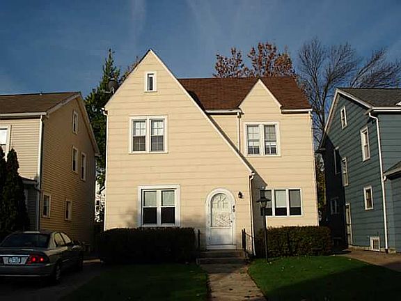 2nd image of 40 Groveland St