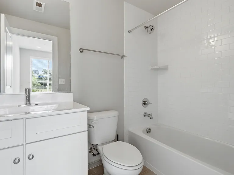 14566 Lake Vista Dr — Photo 15