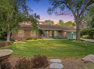 31526 Sunset Dr, Beverly Hills, MI 48025