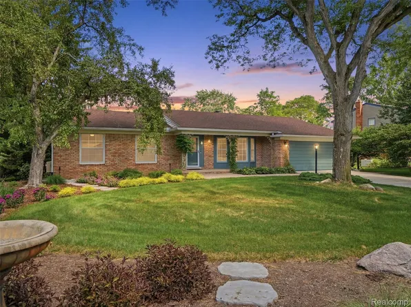 31526 Sunset Dr, Beverly Hills, MI 48025