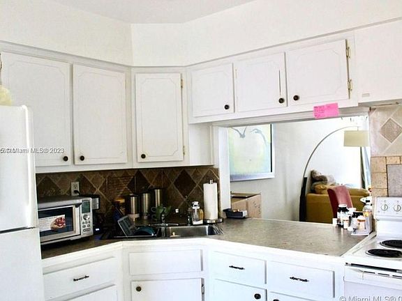 4th image of 1540 NE 191st St APT 222