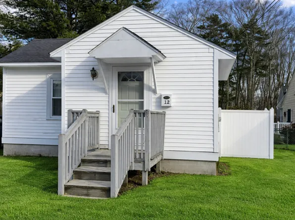 12 Pine Ln, Old Orchard Beach, ME 04064