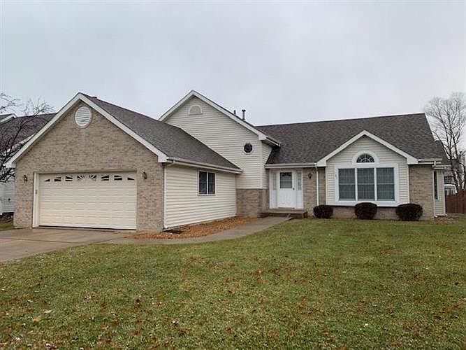 1st image of 121 Chateau Dr