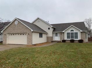 121 Chateau Dr, Dyer, IN 46311