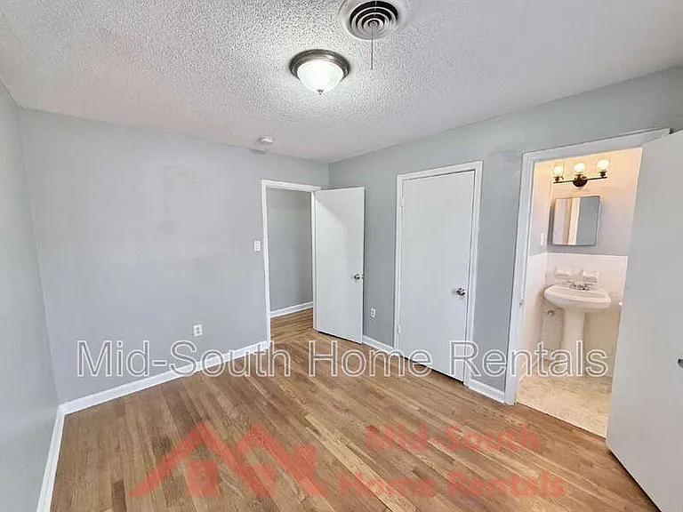2054 Benford St — Photo 11