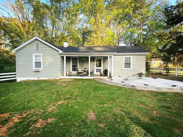 719 S Main St, Chatham, VA 24531