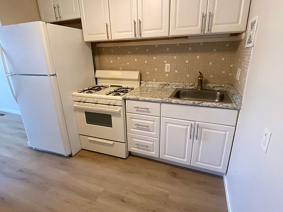 4th image of 814 Schirmer St APT A