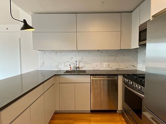 2nd image of 577 Baltic St Penthouse B