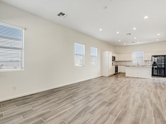 5th image of 15699 W Polk St