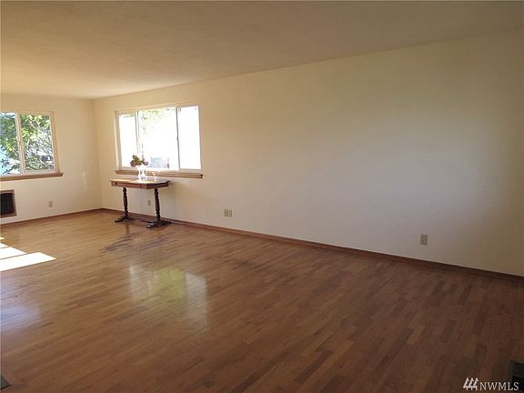4th image of 2613 N Bristol St