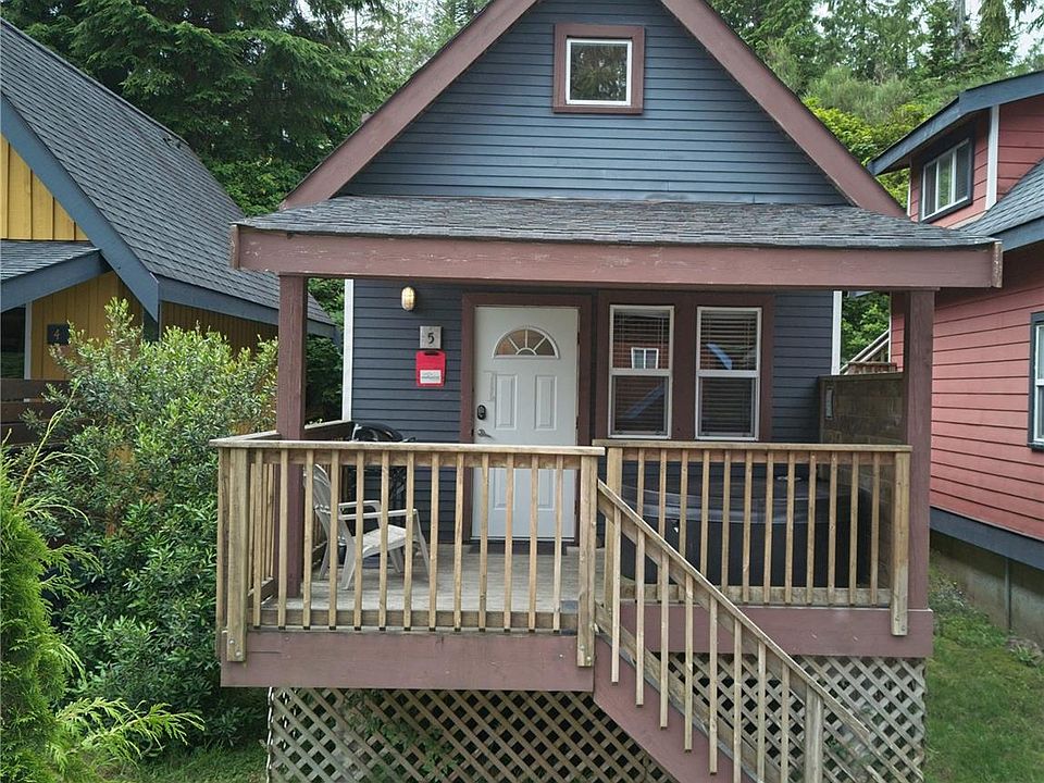 1st image of 1028 Tyee Ter #5