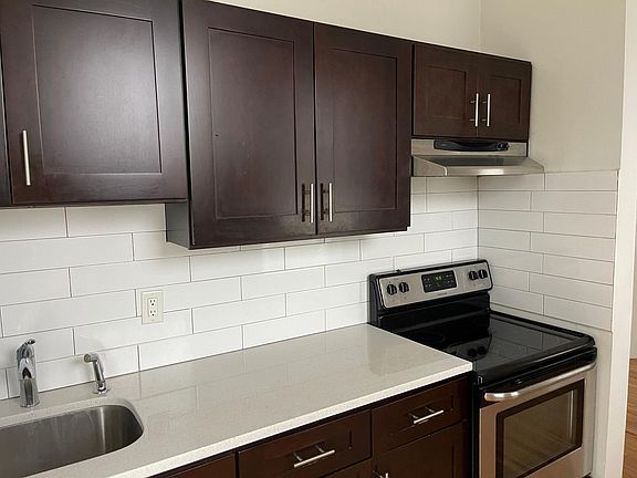 3rd image of 52-54 Lincoln Ave Unit 4