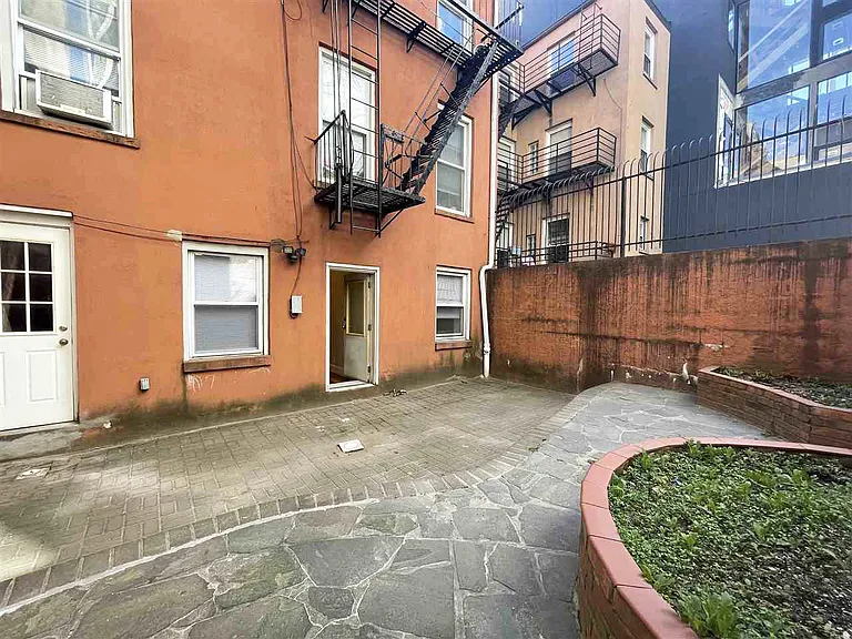 206 Christopher Columbus Dr #1B — Photo 13