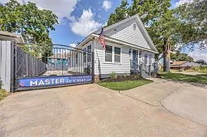 3 bed, 2.0 bath, 1578 sqft, $3,800 — Photo 1