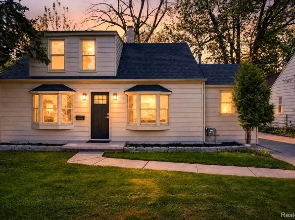 22606 Liberty St, Saint Clair Shores, MI 48080