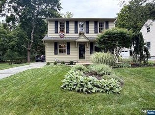837 Circle Ave, Franklin Lakes, NJ 07417