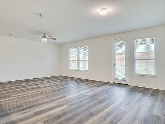 4th image of 113 Gallegos Dr