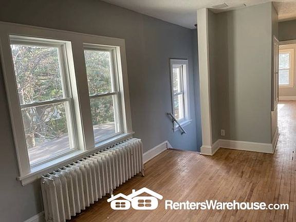 5th image of 972 Ashland Ave APT 4