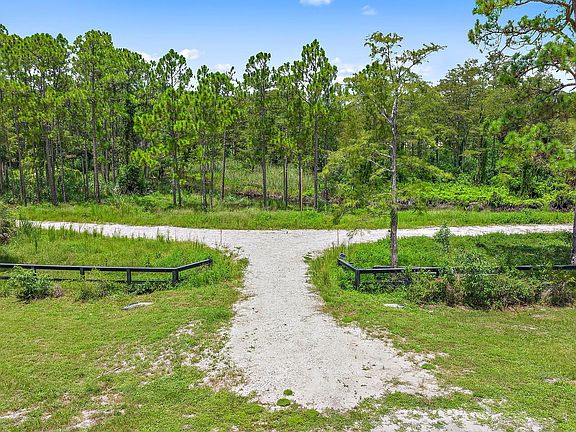 5th image of 1501 SE Cypress Park Lane