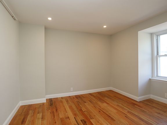 5th image of 1919 Green St #10535922