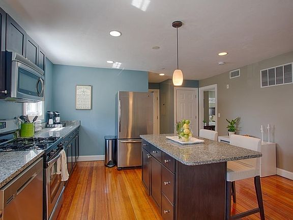 4th image of 204 Jefferson Ave #2