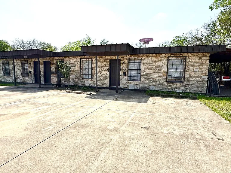 520 Prado St — Photo 2