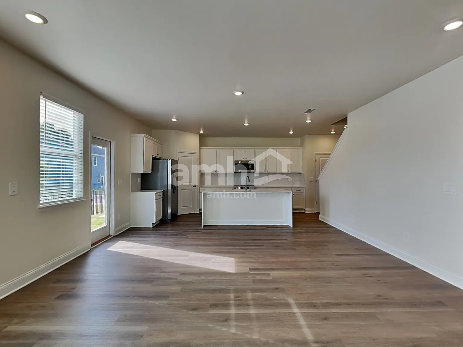5 bed, 3.0 bath, 2513 sqft, $2,915 — Photo 4