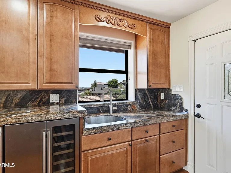 2221 E Vista Ave — Photo 11