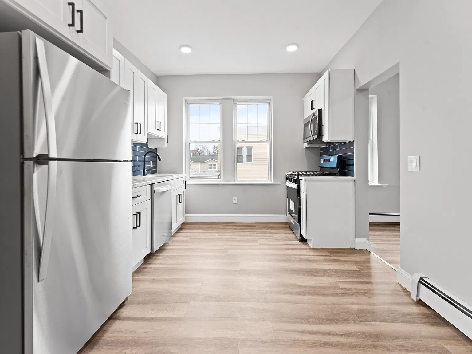 3 bed, 1200 sqft, $2,375 — Photo 3