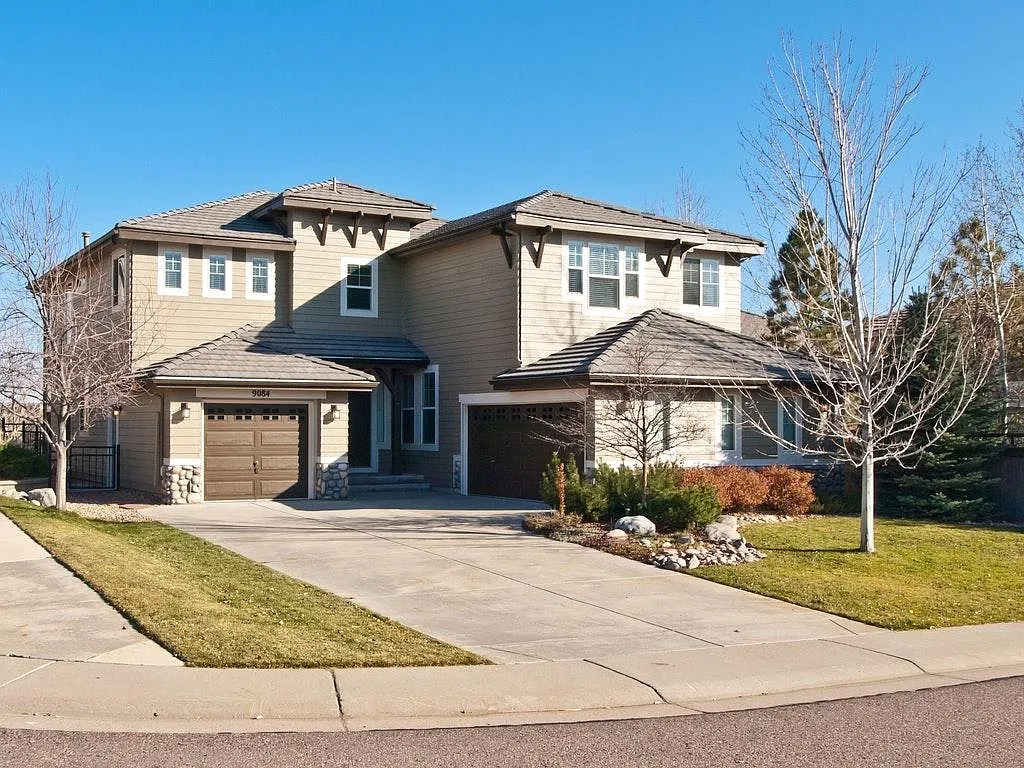 4 bed, 3.5 bath, 4827 sqft, $3,900 — Photo 4