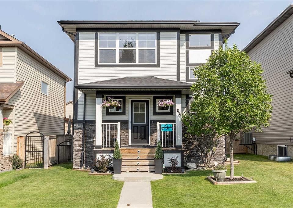 1st image of 82 W Cimarron Grove Close