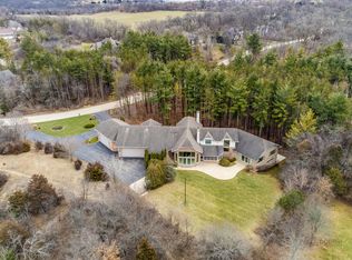 4213 Woodland Holw, Prairie Grove, IL 60012