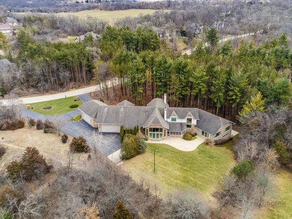 4213 Woodland Holw, Prairie Grove, IL 60012