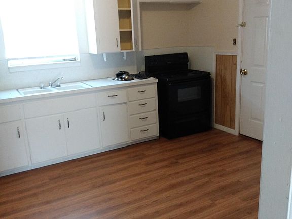 3rd image of 509 S Avenue D