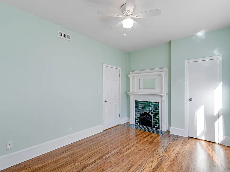 2450 Woodbine Ave #1 — Photo 15