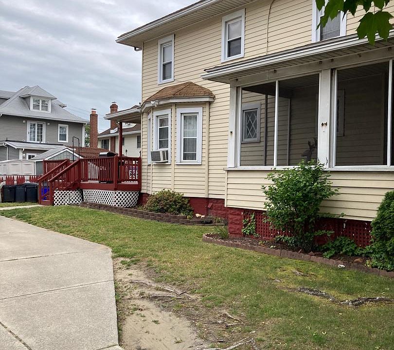 2nd image of 911 Bergen St