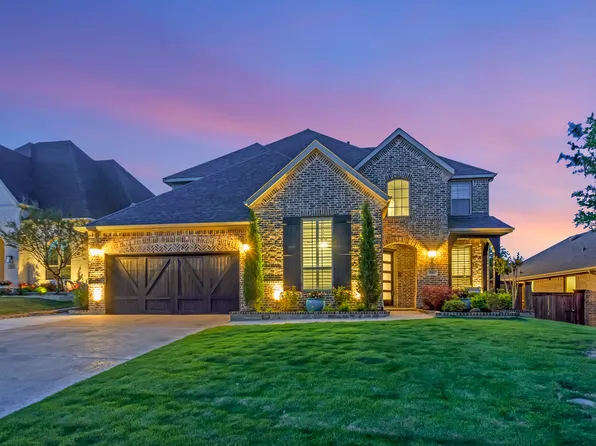 916 Champions Ct, Roanoke, TX 76262