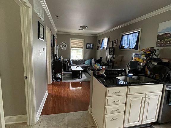 4th image of 4105 Baronne St #A