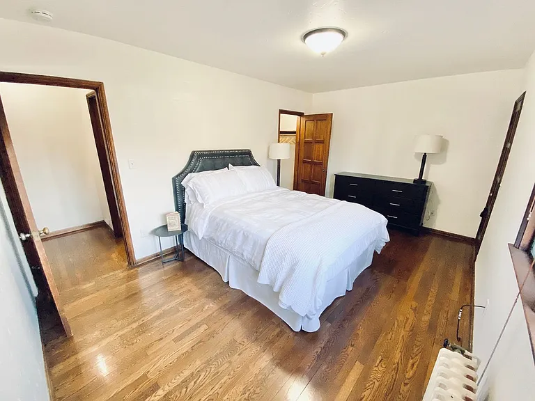 Ten-O-Five Anhalt Apartments — Photo 11