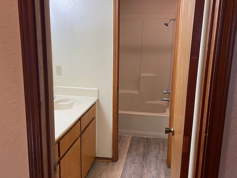 1st image of 223 Cambridge Dr #223