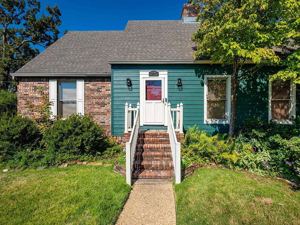 1st image of 1204 N Point Ln