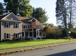 8 Beckford Farm Rd, Hanover, MA 02339