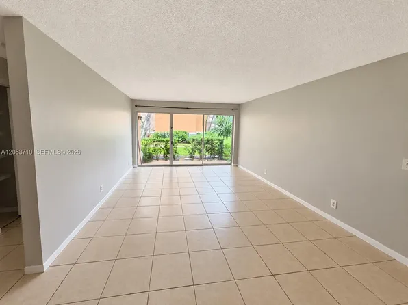 8821 Wiles Rd APT 102, Pompano Beach, FL 33067