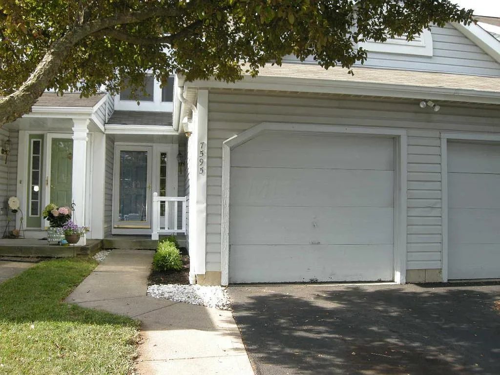 7595 Bay Hill Dr photo 1