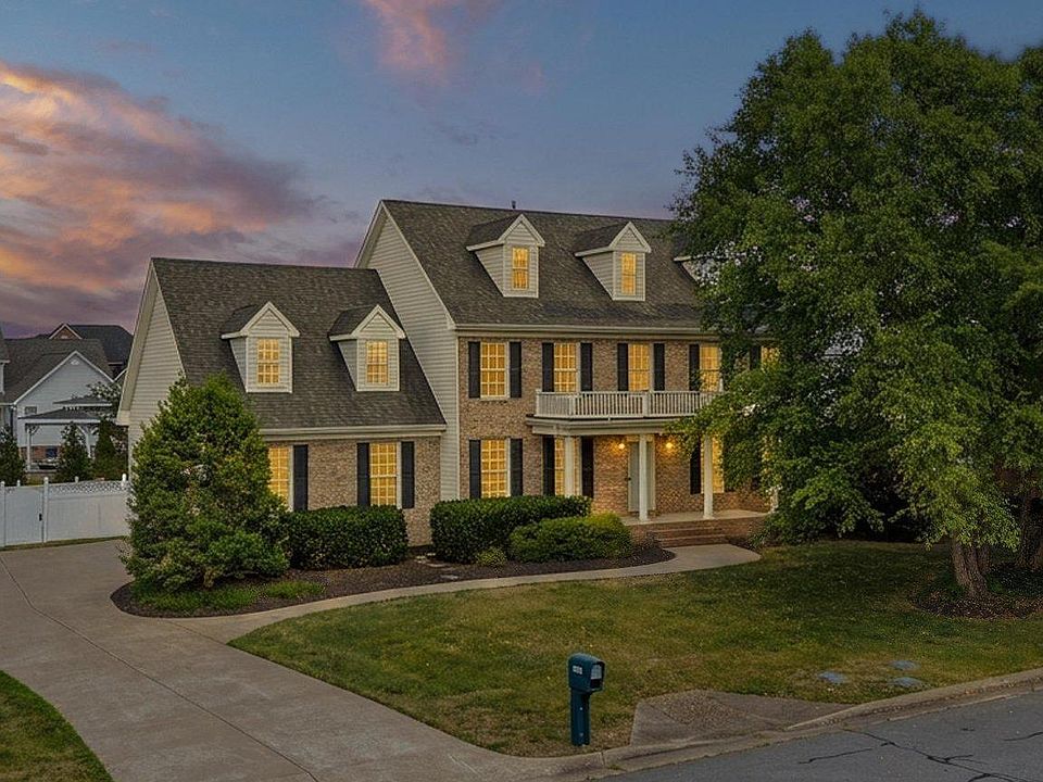 1st image of 104 Bramble Ct