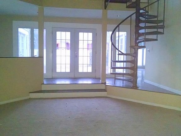 4th image of 121 Campbell Ct
