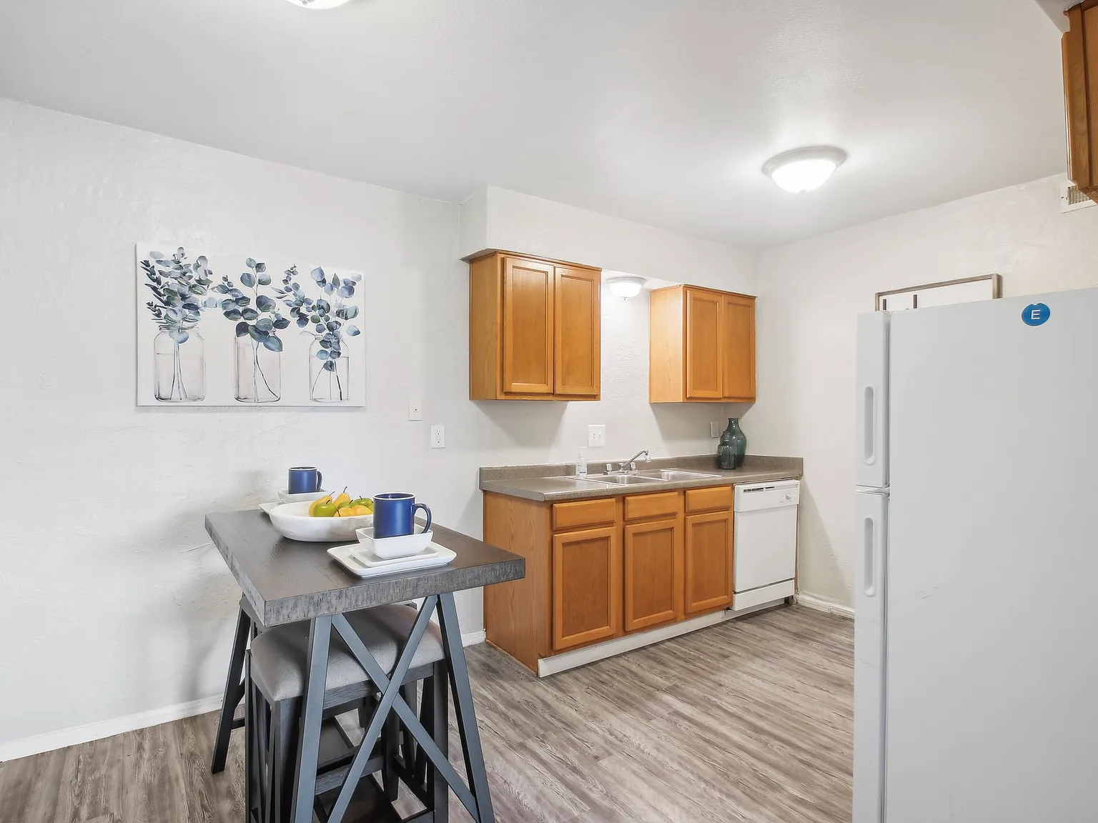 Highland Park Apartments — Photo 3